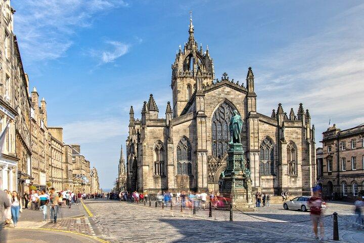 Maria Regina di Scozia: tour a piedi autoguidato della città vecchia di Edimburgo