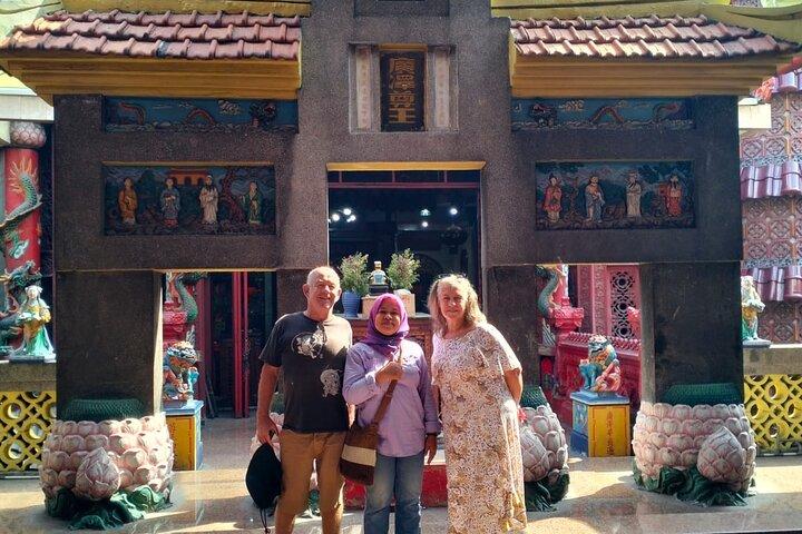 Surabaya Private Car Charter mit Englischem Fahrer
