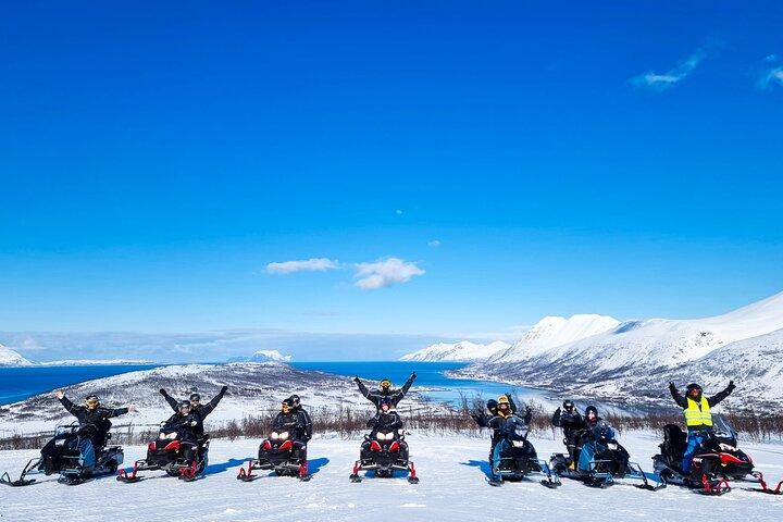 Tour guiado en moto de nieve por los Alpes de Lyngen desde Tromso