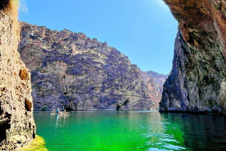 Excursion d'une journée en kayak dans la grotte d'émeraude, 3 grottes, plage cachée, faune