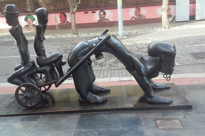 Tour compartido por Soweto, Johannesburgo y el museo del apartheid