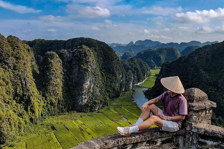 Ninh Binh Day Trip - lille gruppe på 12 guidet tur fra Hanoi