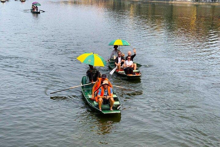 Hanoi : Deluxe Tour zur alten Hauptstadt Hoa Lu, Bootsfahrt Tam Coc