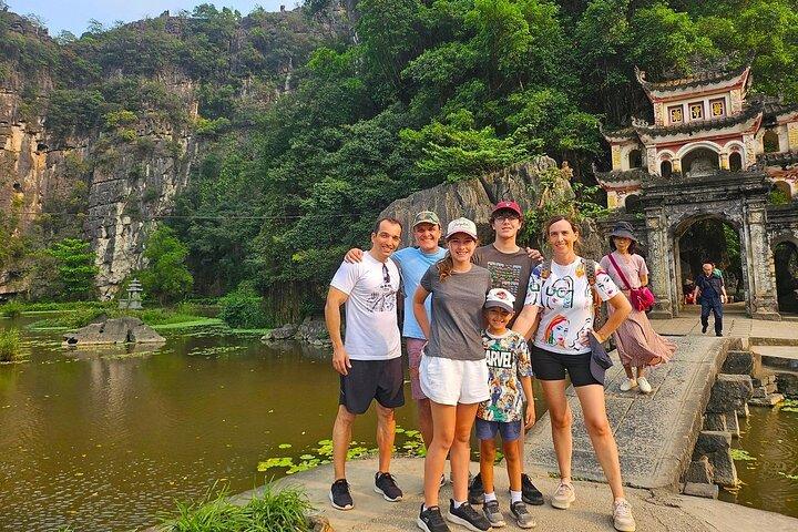 プライベートニンビン日帰り旅行： Local Family, Trang An & Bich Dong