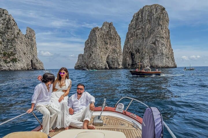 Secret Capri - Private boat tour with City Visit and Blue Grotto