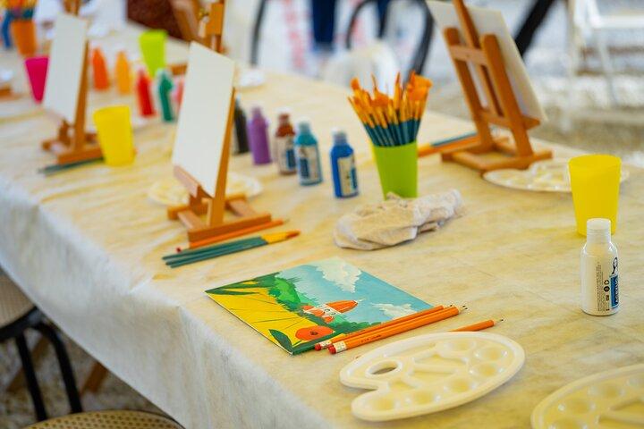 Dipingi e bevi l'arte delle colline fiorentine a La Birr'aia a Marignolle