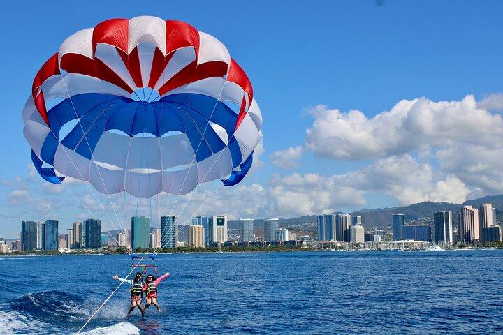 Waikiki e Diamond Head para-sailing experiência