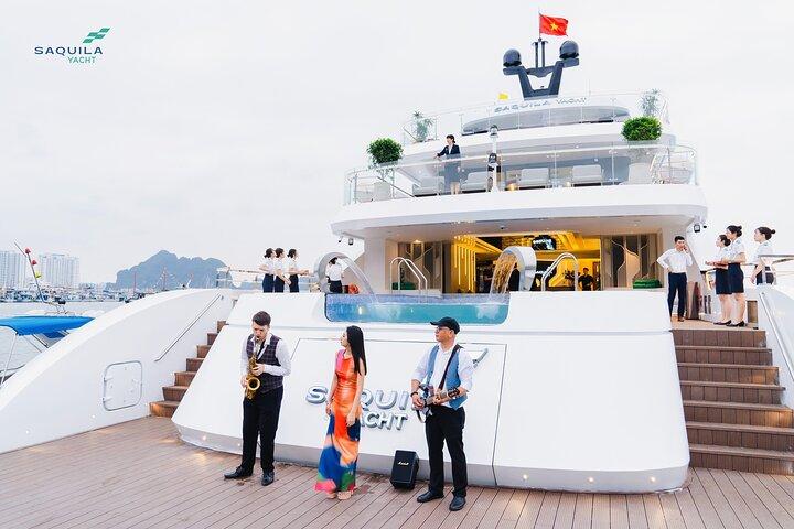 Halong Bay Saquila Yacht Entdecken Sie die Sung Sot Cave & Titop Island