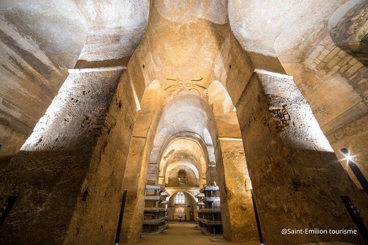 Saint-Emilion: Vila, subterrâneos e castelos