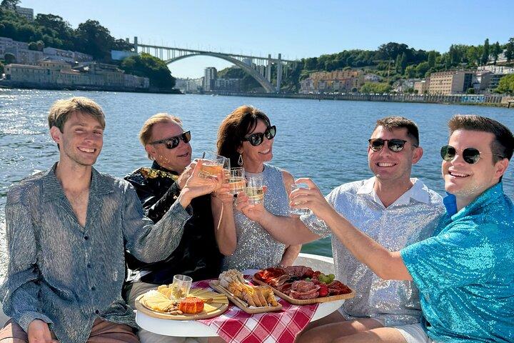Porto : 6 bruggen Private Douro River Yacht w / eten en wijn