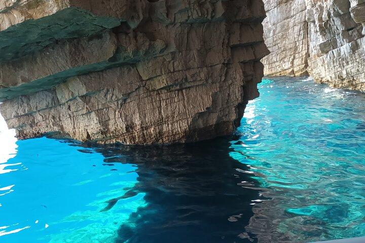 CUEVA AZUL y tour de 5 islas desde Hvar
