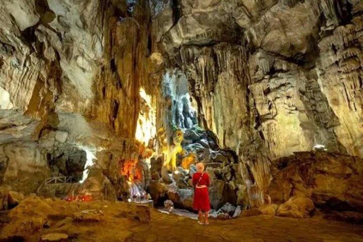 Jakarta Bogor Tour Traditionele prestaties en verken de natuur