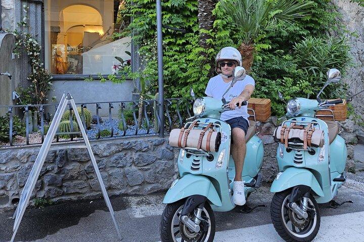 Sessão fotográfica Experimente o Fiorde de Furore em uma Vespa