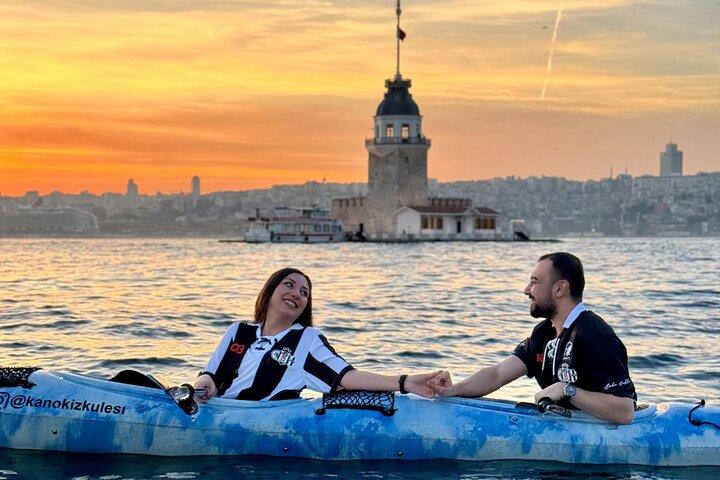 Maiden's Tower Kanottur Istanbul från vattnet