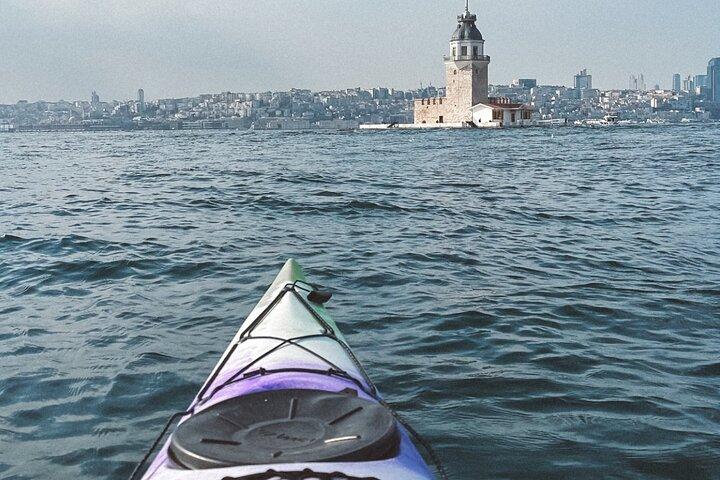 Maiden's Tower Kanottur Istanbul från vattnet