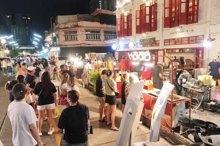 Bangkok Night Eats by Tuk Tuk - Hotel-pickup & diner