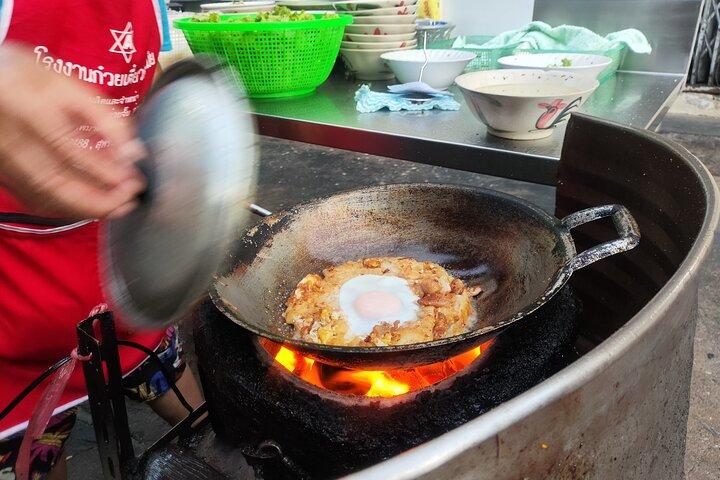 Bangkok Night Eats by Tuk Tuk - Hotel-pickup & diner