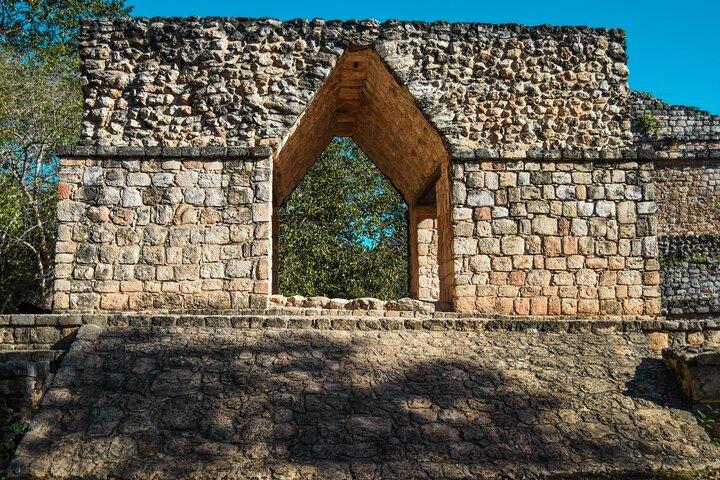 エク・バラム、バリャドリッド、神聖なセノーテのマヤ遺跡を探索