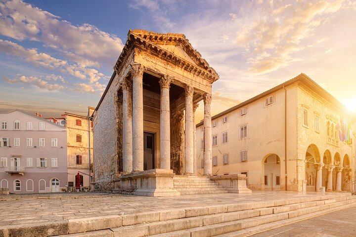 Private transfer from Trieste to Pula with 2h sightseeing stop