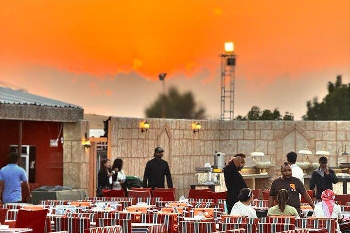 Premium 5 Sterne BBQ Abendessen mit Wüstensafari Sandboarding & Show