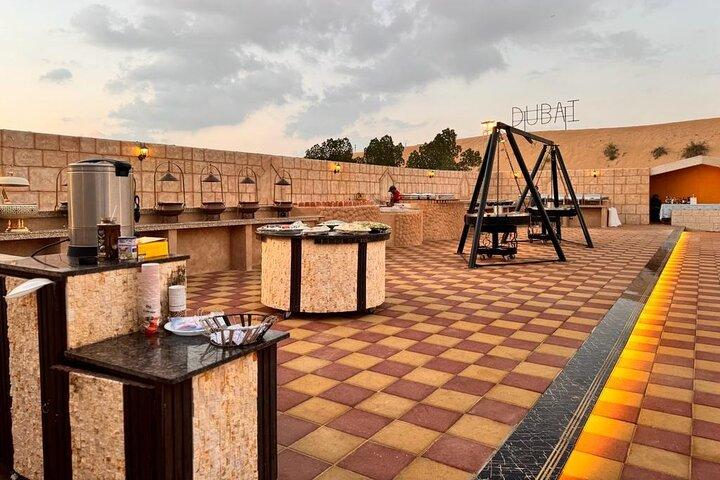 Premium 5 Sterne BBQ Abendessen mit Wüstensafari Sandboarding & Show