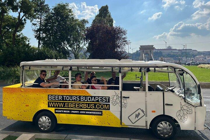Budapest Party BeerBus Ilimitado Cerveja e Cidade - Privado 60min. Tour