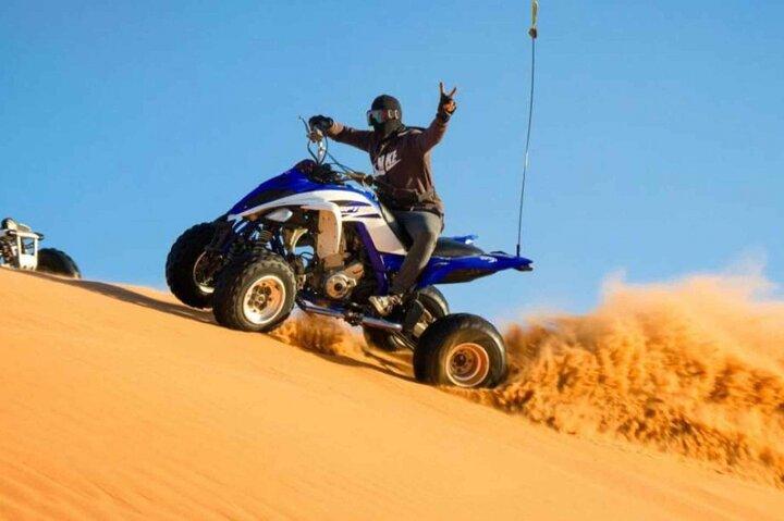 VIP Quad et randonnée à dos de chameau à Riyad Dunes de sable rouge