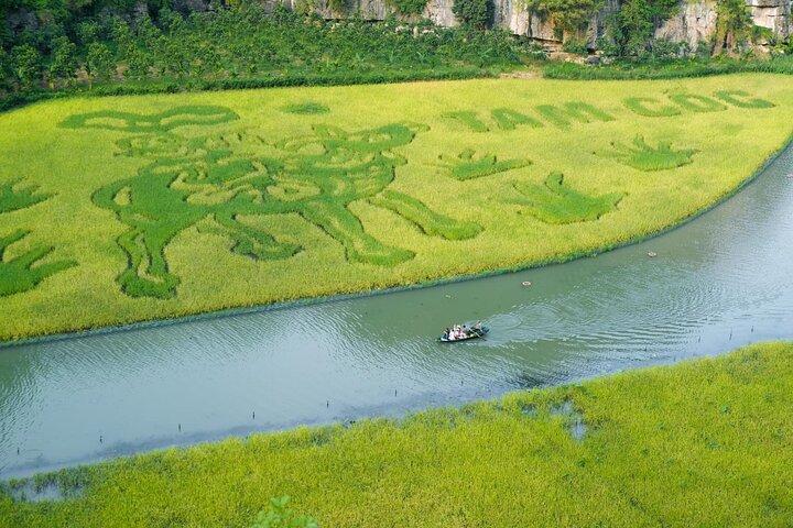 Ninh Binh Highlights: Radfahren, Schwimmen, Sonnenuntergangsparty ab Hanoi