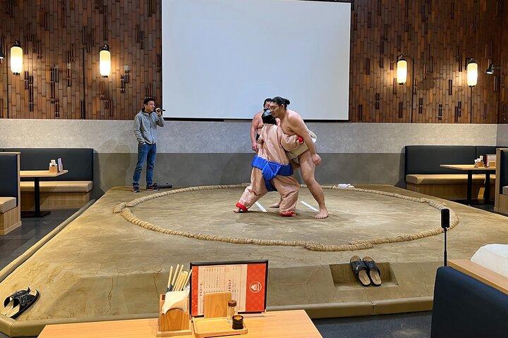 Tour personalizzato di Tokyo e pranzo con spettacolo di sumo con Guida autorizzata