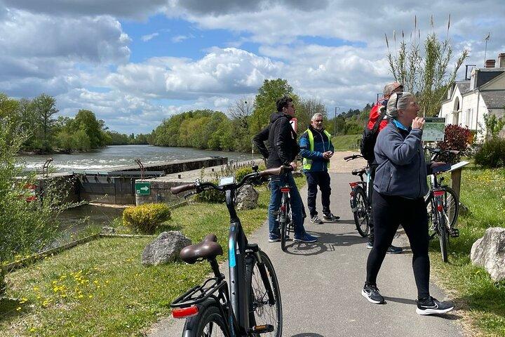 The Royal Escape : E-Bike & Gourmet Picnic à Chenonceau.