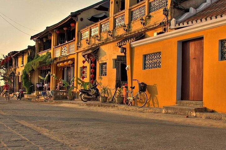 Visite du sanctuaire de My Son et de Hoi An avec BoatRide - Lanternes colorées