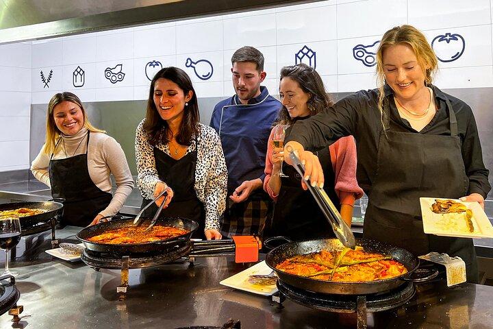 Cours de cuisine de paella, dégustation de vins et marché central de Valence