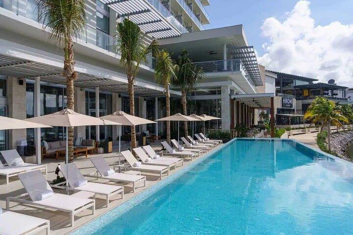 Traslado privado al aeropuerto de Cancún y al Renaissance Cancún Resort