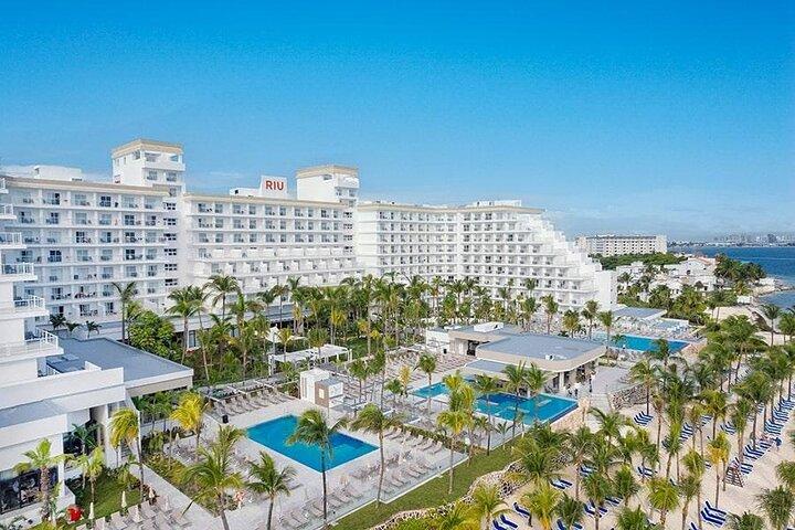 Transporte Privado al Aeropuerto de Cancún y Riu Caribe Cancún