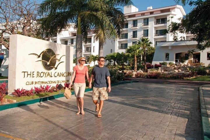 Aeropuerto de Cancún y Transporte Privado The Royal Cancún