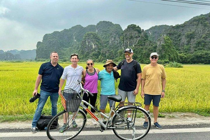 ハノイ発、タムコックボート乗船付きニンビン日帰り旅行