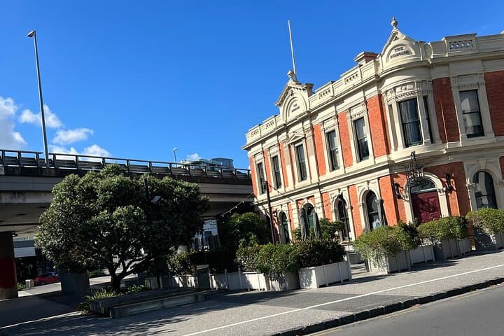 Auckland Airport To Ports Of Auckland Private Highlights Tour