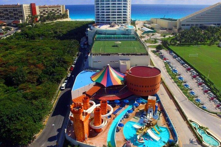 Aeroporto de Cancún e traslado particular do Seadust Cancun Family Resort