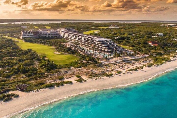 Traslado Privado al Aeropuerto de Cancún y Atelier Playa Mujeres