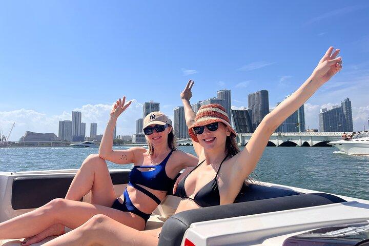 Tour privado en barco por Miami - Crucero de fila y celebración de millonarios