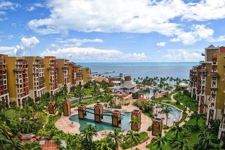 Traslado Privado al Aeropuerto de Cancún y Villa del Palmar Cancún Resort