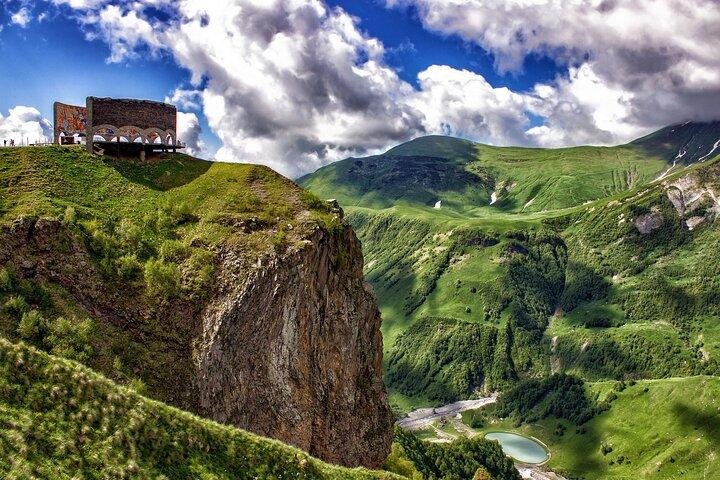 En-dagstur til den storslåede Kazbegi