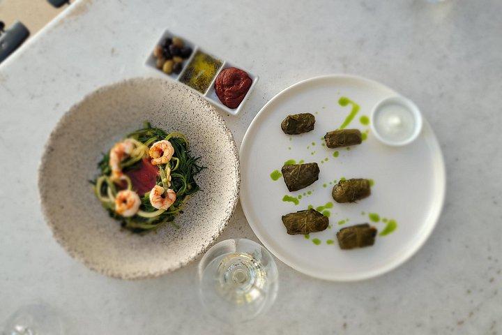 サントリーニ島プライベートワイン試飲ツアー（ギリシャランチ付き）