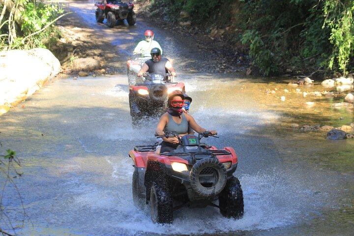 Tour avventuroso in montagna su ATV o RZR a Puerto Vallarta.