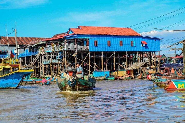 Halve dag drijvend dorp aan het Tonle Sap-meer nam deel aan de tour