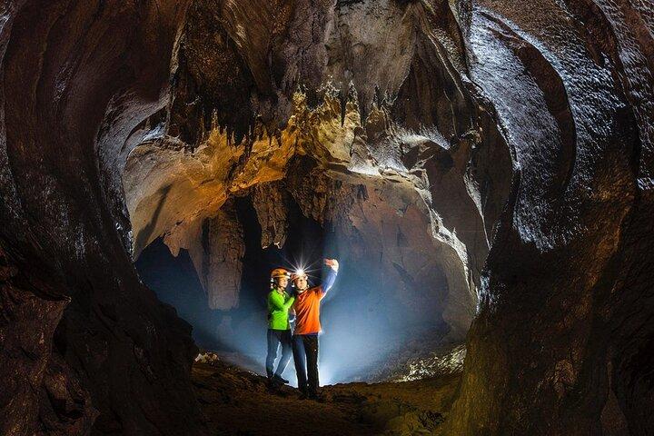Excursión de un día a la Cueva Oscura y la Cueva del Paraíso: descubra las mejores cuevas de Vietnam