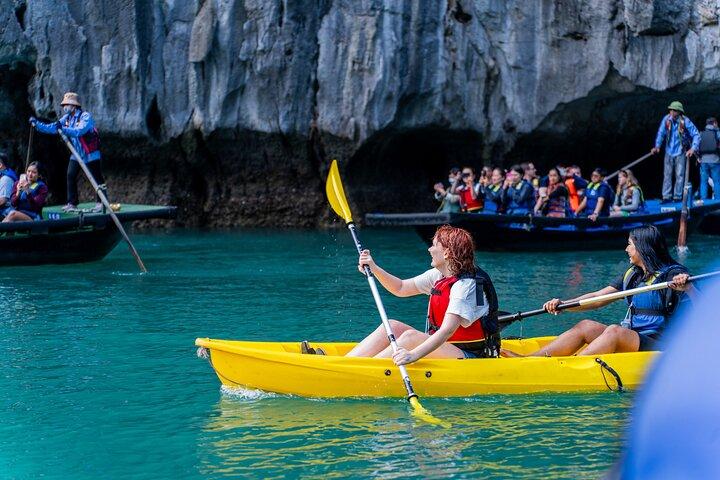 Top-Luxus-Tageskreuzfahrt „Symphony“ von Ha Long mit Mittagessen, Höhle und Insel