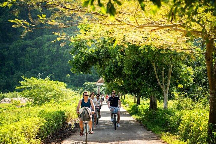 Lan Ha Bay Nachtcruise: Cat Ba Island, kajakken en fietsen