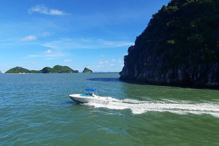 Oplev Halong - Lan Ha Bay med privat kano fra Cat Ba Island