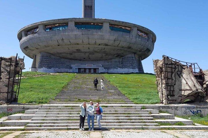 Tour privato della Valle delle Rose e del monumento di Buzludzha